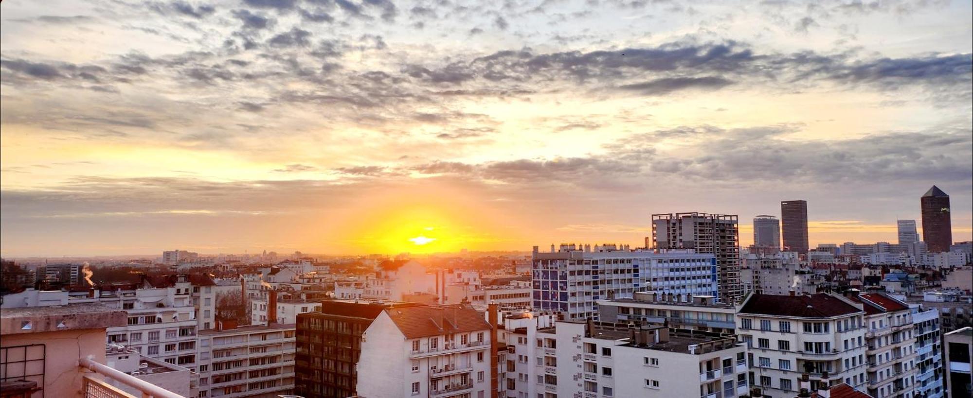 Plein Sud Terrasse Climatisation Garage Netflix Apartment Lyon Exterior photo